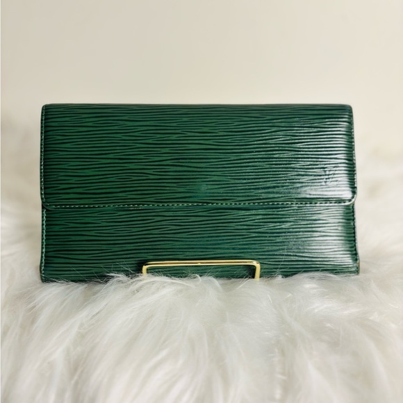 Louis Vuitton Green Sarah Epi Wallet - Picture 2 of 12